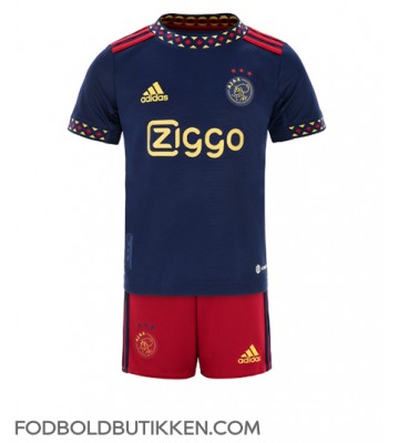 Ajax Udebanetrøje Børn 2022-23 Kortærmet (+ Korte bukser)